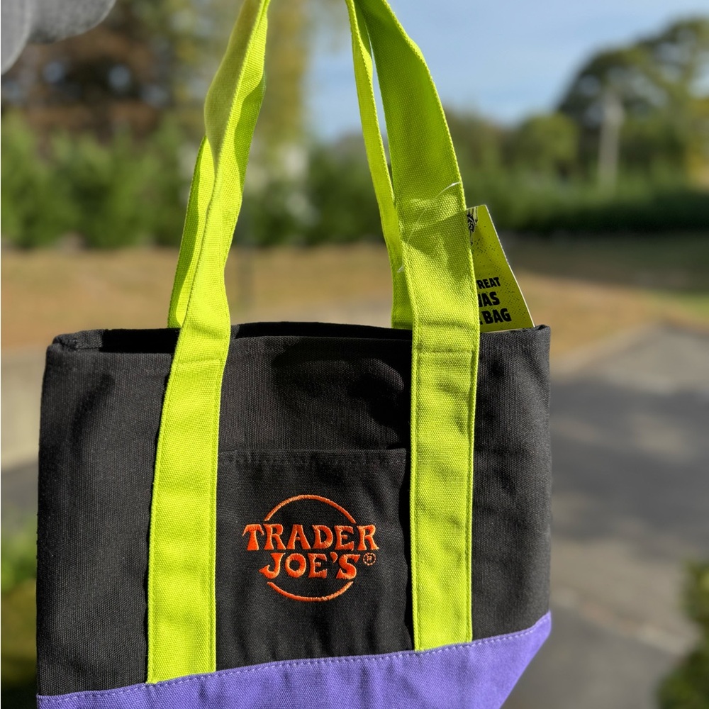 Set of 2 Trader Joe’s Mini Halloween Canvas Tote Bags NWT - Picture 2 of 4